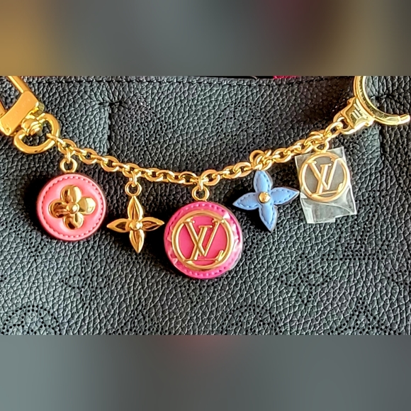 Authentic Louis Vuitton Preppy flowers Bag Charm. New w/box & dust bag - Picture 3 of 12